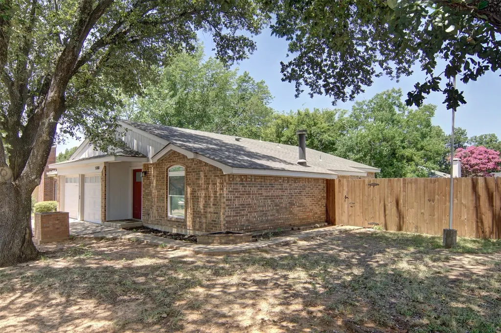 5100 Hawkins Cemetery Road Arlington TX 76017