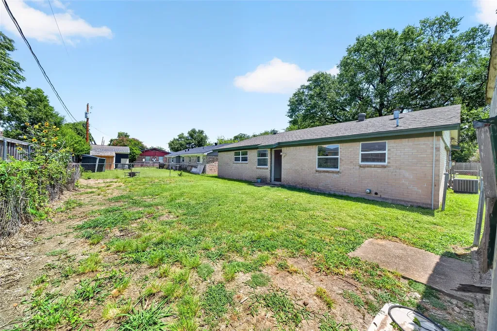 2461 Lisa Street Grand Prairie TX 75051