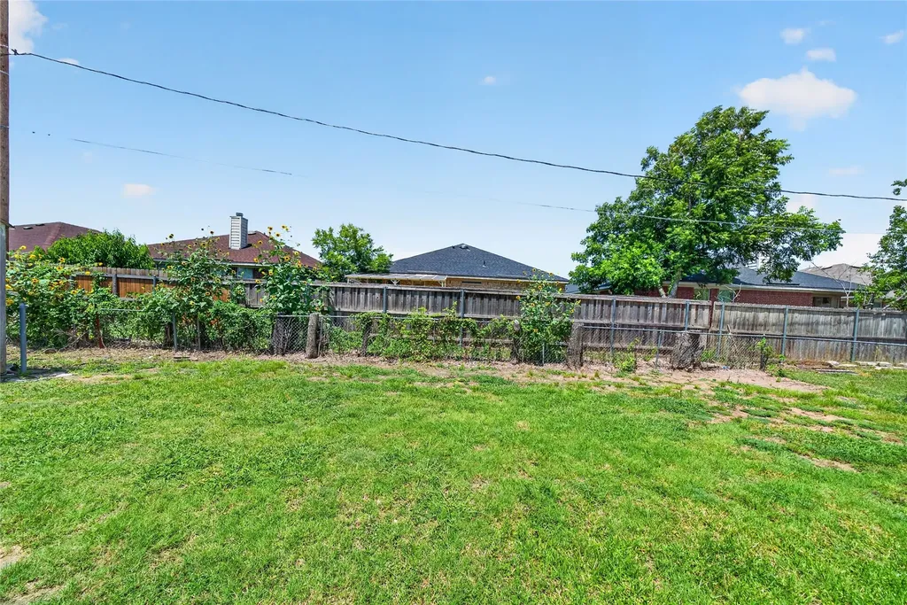 2461 Lisa Street Grand Prairie TX 75051