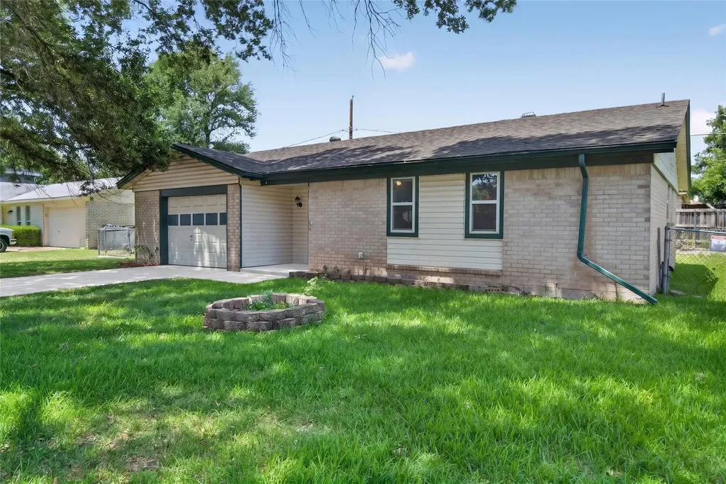 2461 Lisa Street Grand Prairie TX 75051