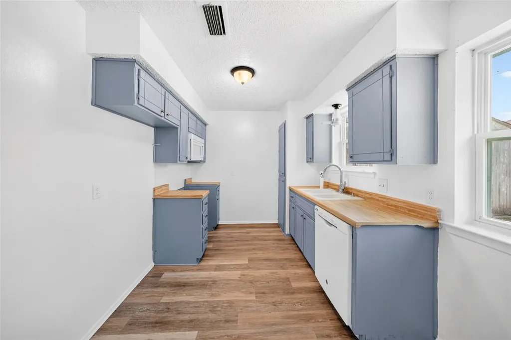 2461 Lisa Street Grand Prairie TX 75051