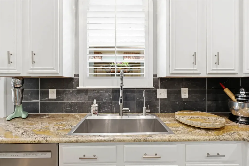 8813 Edinburgh Lane Rowlett TX 75089