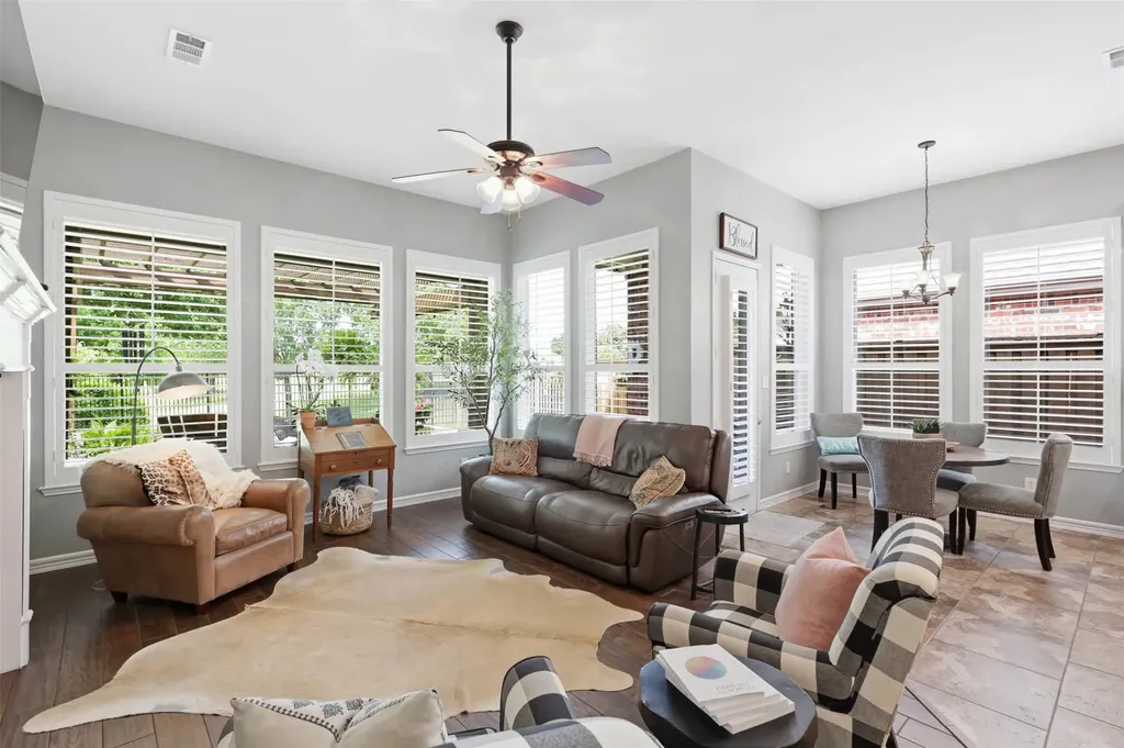 8813 Edinburgh Lane Rowlett TX 75089
