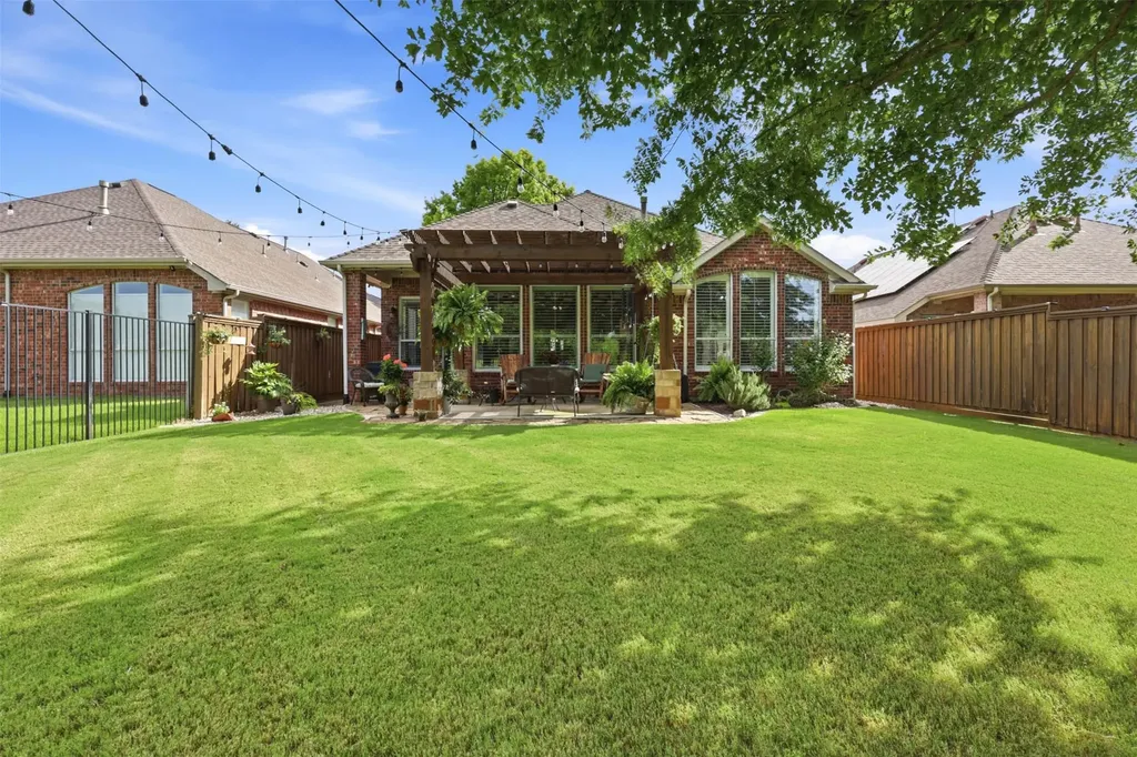 8813 Edinburgh Lane Rowlett TX 75089