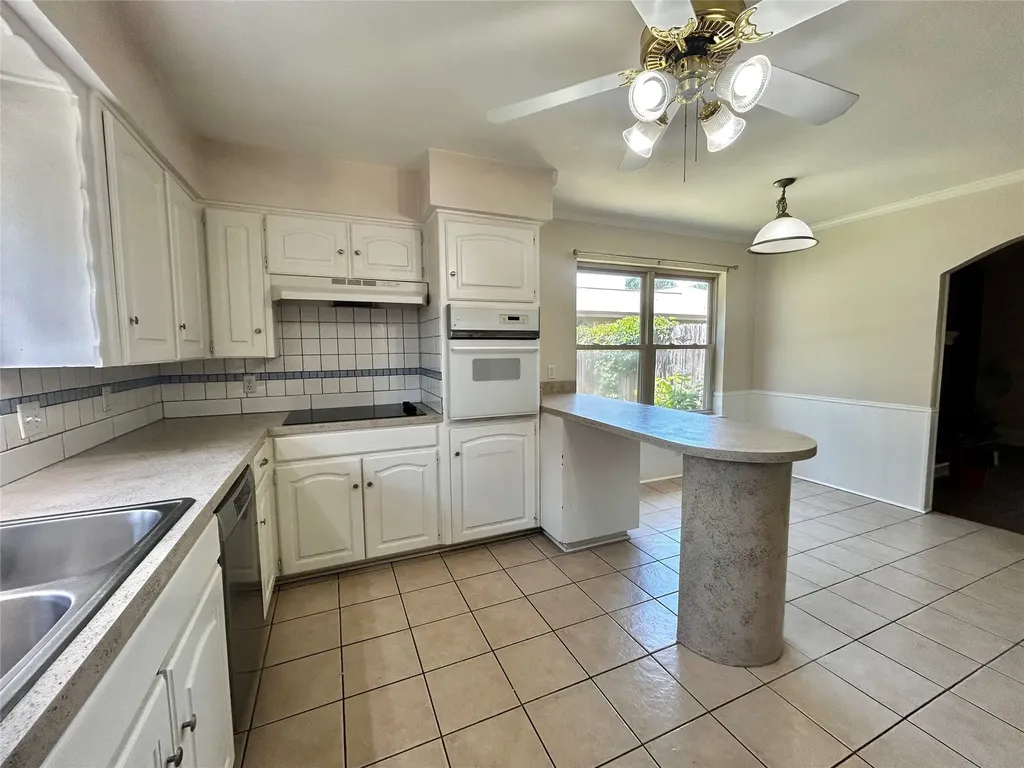 6209 Gayle Drive North Richland Hills TX 76180