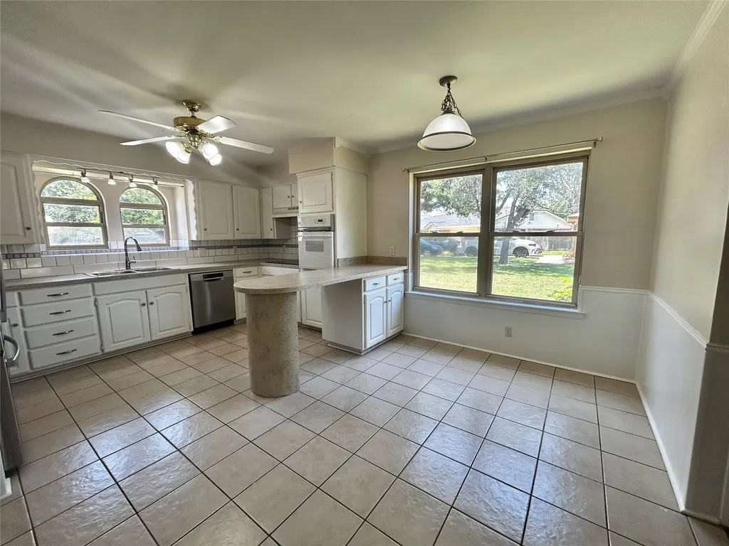 6209 Gayle Drive North Richland Hills TX 76180