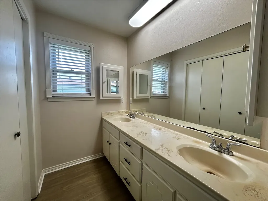 6209 Gayle Drive North Richland Hills TX 76180
