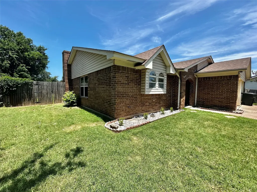 6209 Gayle Drive North Richland Hills TX 76180