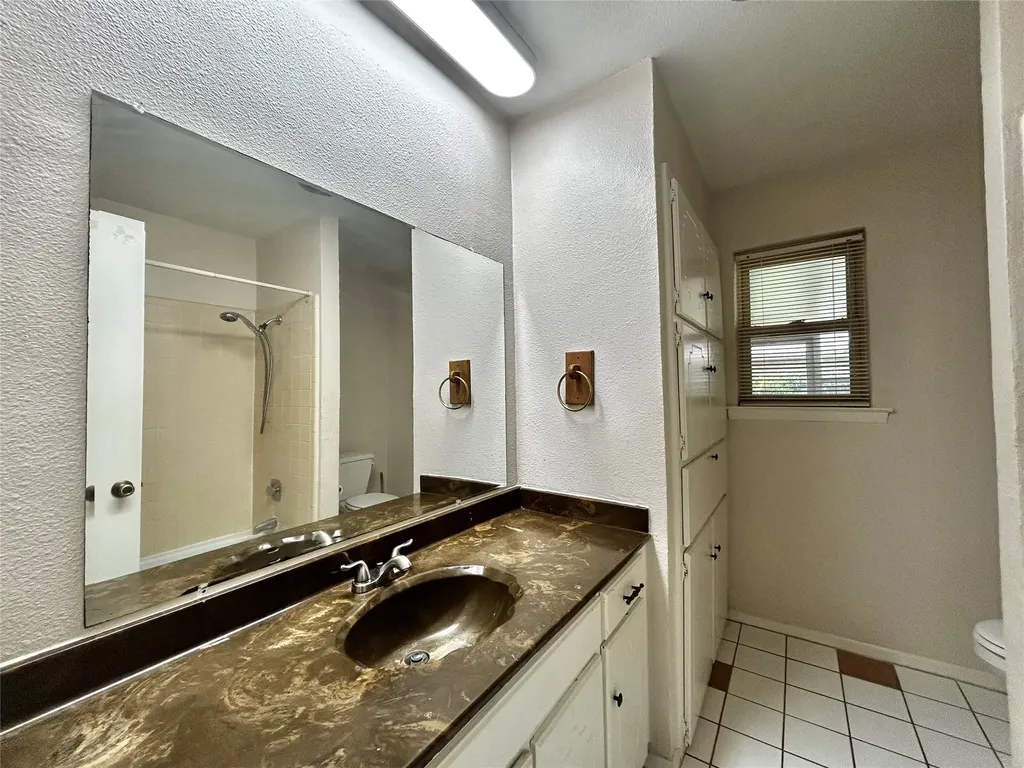 6209 Gayle Drive North Richland Hills TX 76180