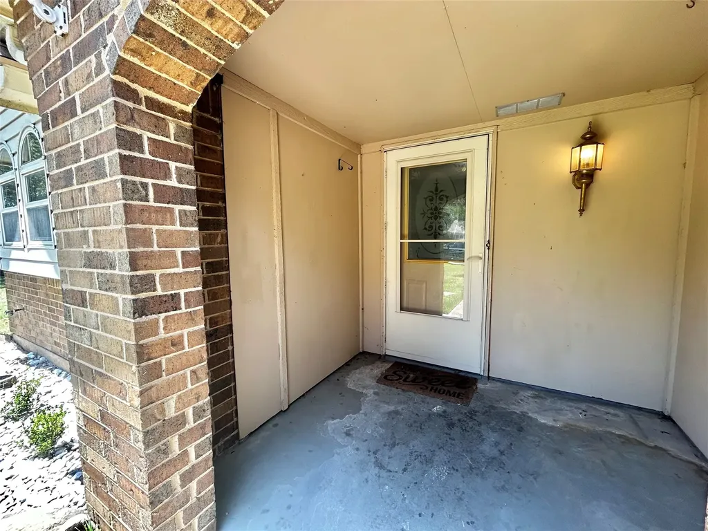 6209 Gayle Drive North Richland Hills TX 76180