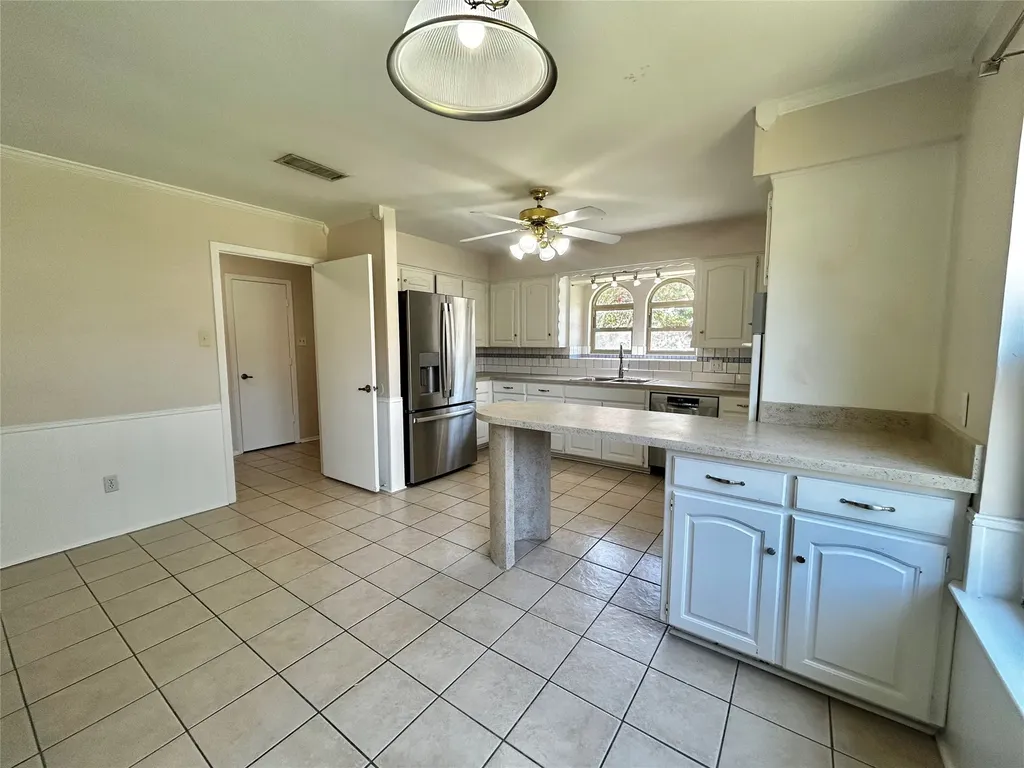 6209 Gayle Drive North Richland Hills TX 76180