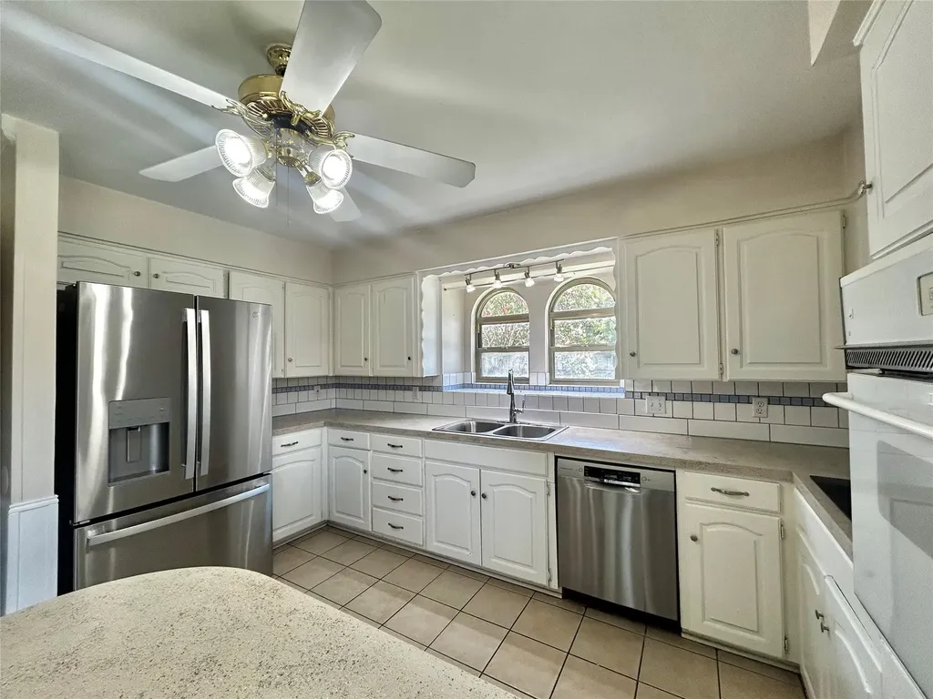 6209 Gayle Drive North Richland Hills TX 76180