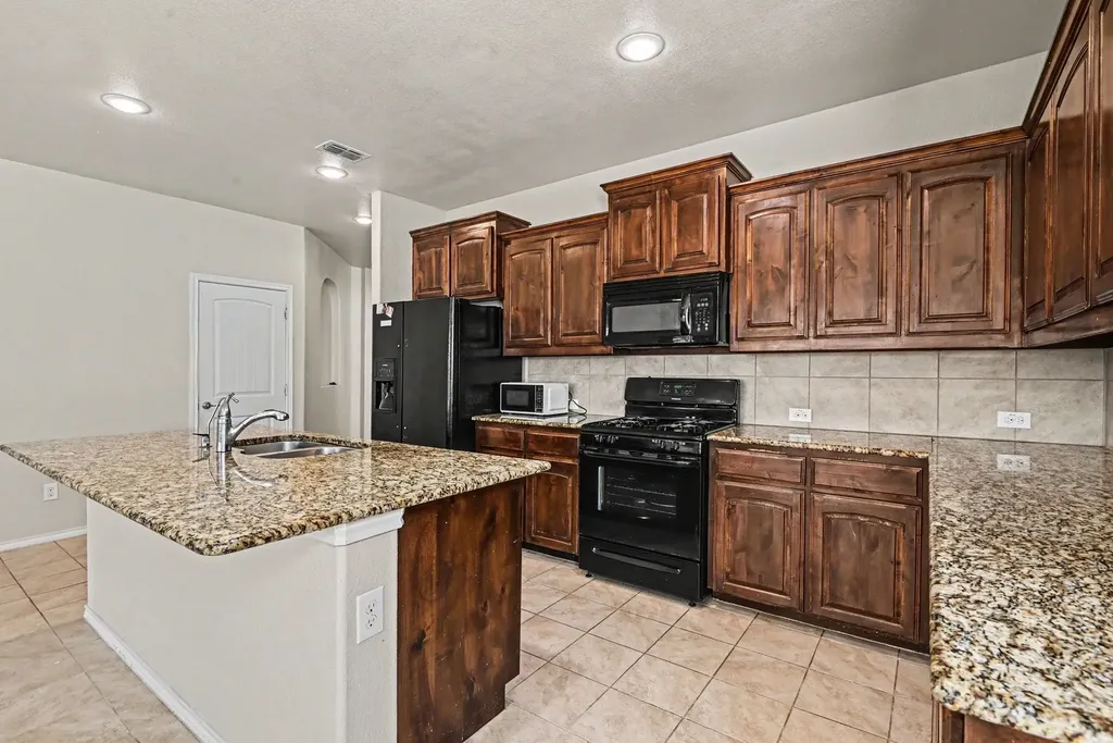 1816 Placitas Trail Fort Worth TX 76131