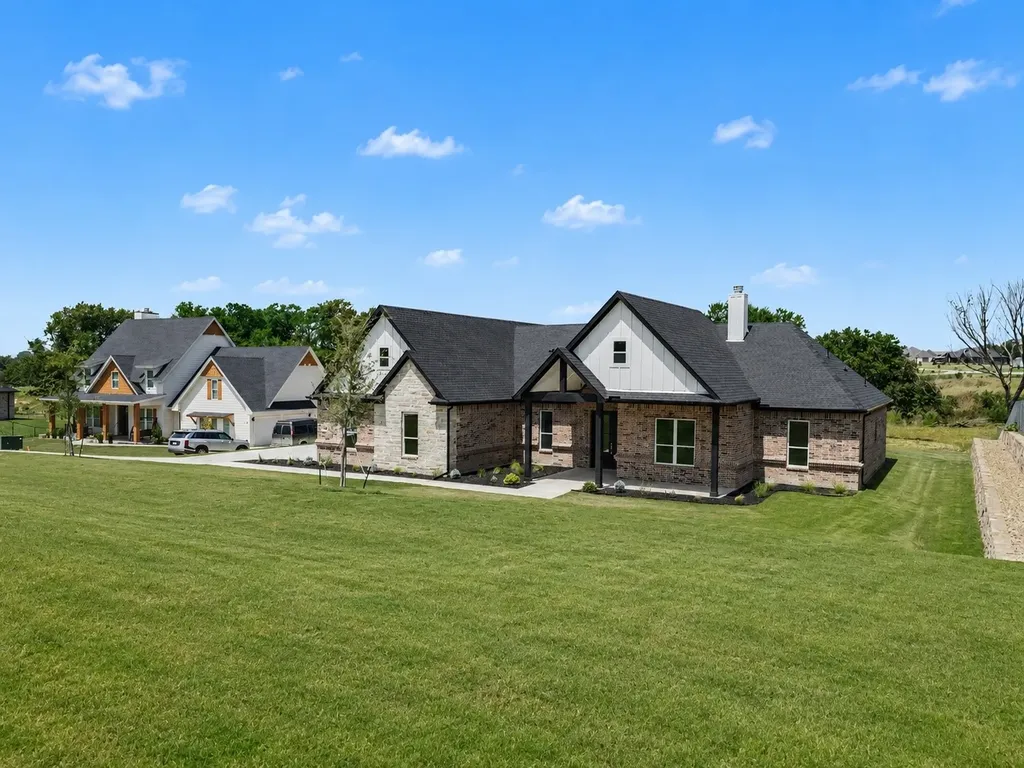 328 Slimp Bluff Avenue Azle TX 76020
