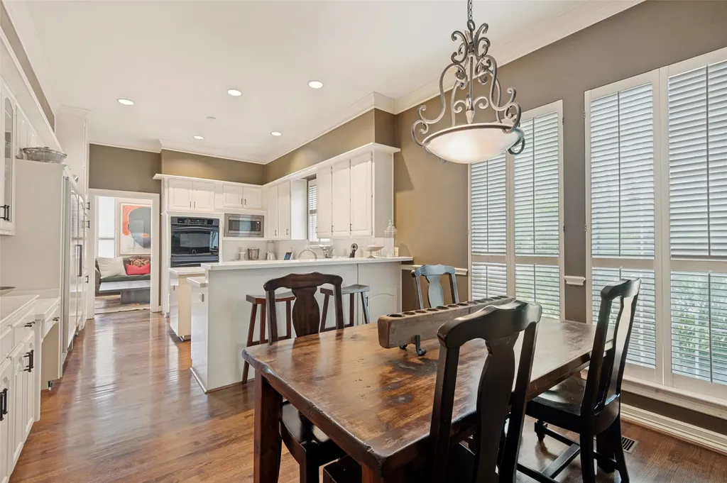 1608 Crockett Circle Irving TX 75038
