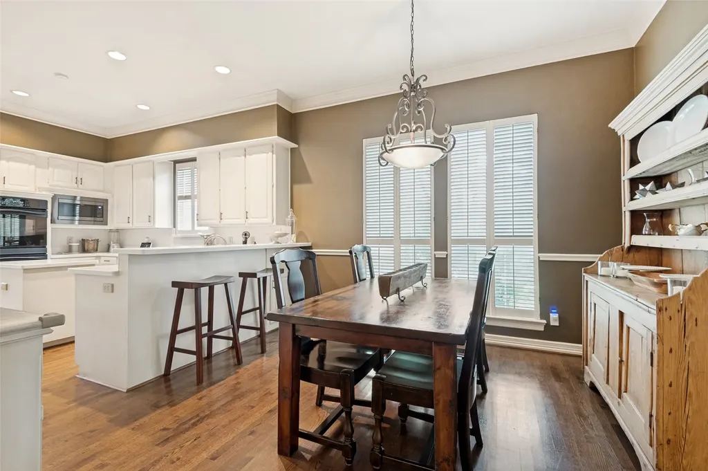 1608 Crockett Circle Irving TX 75038
