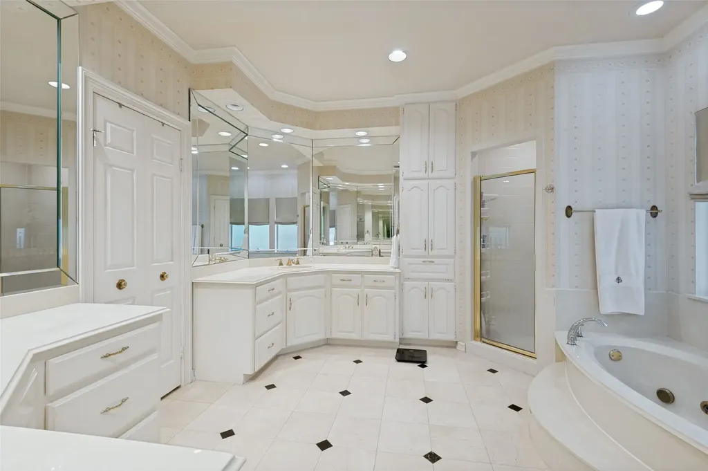 1608 Crockett Circle Irving TX 75038