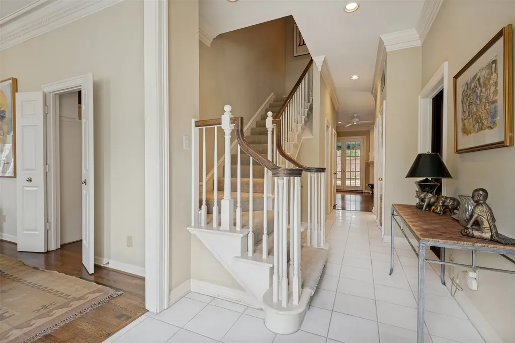 1608 Crockett Circle Irving TX 75038