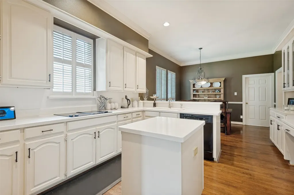 1608 Crockett Circle Irving TX 75038