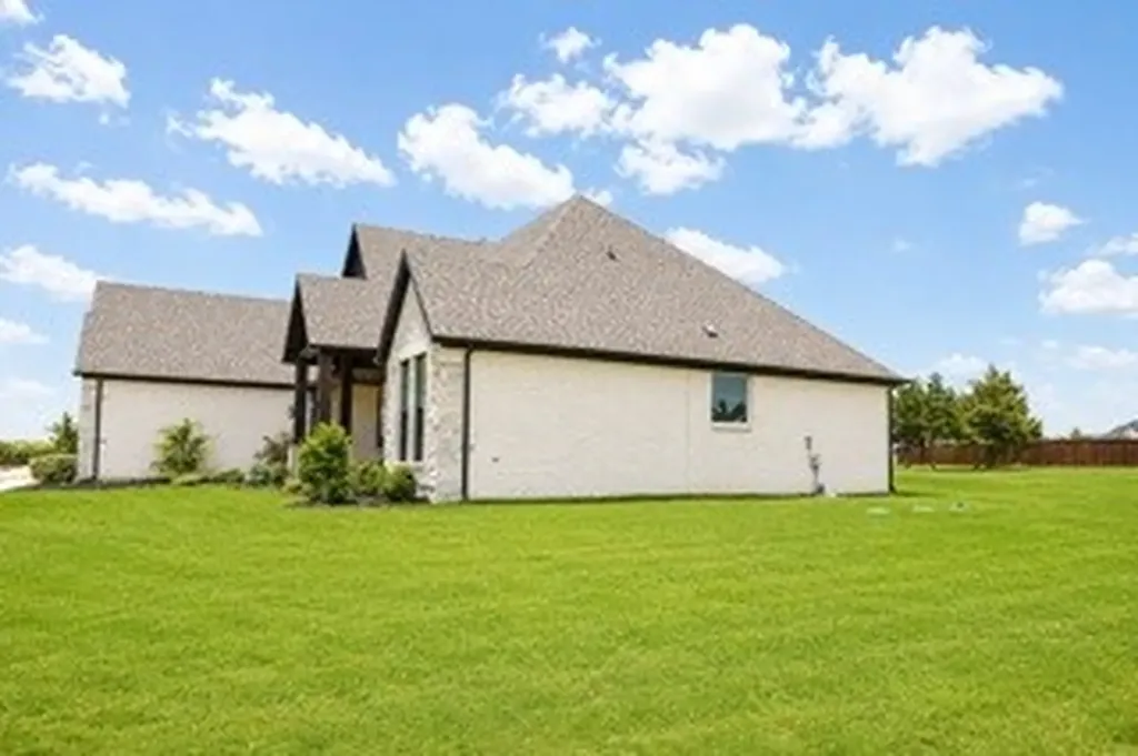4017 Lagos Drive Midlothian TX 76065