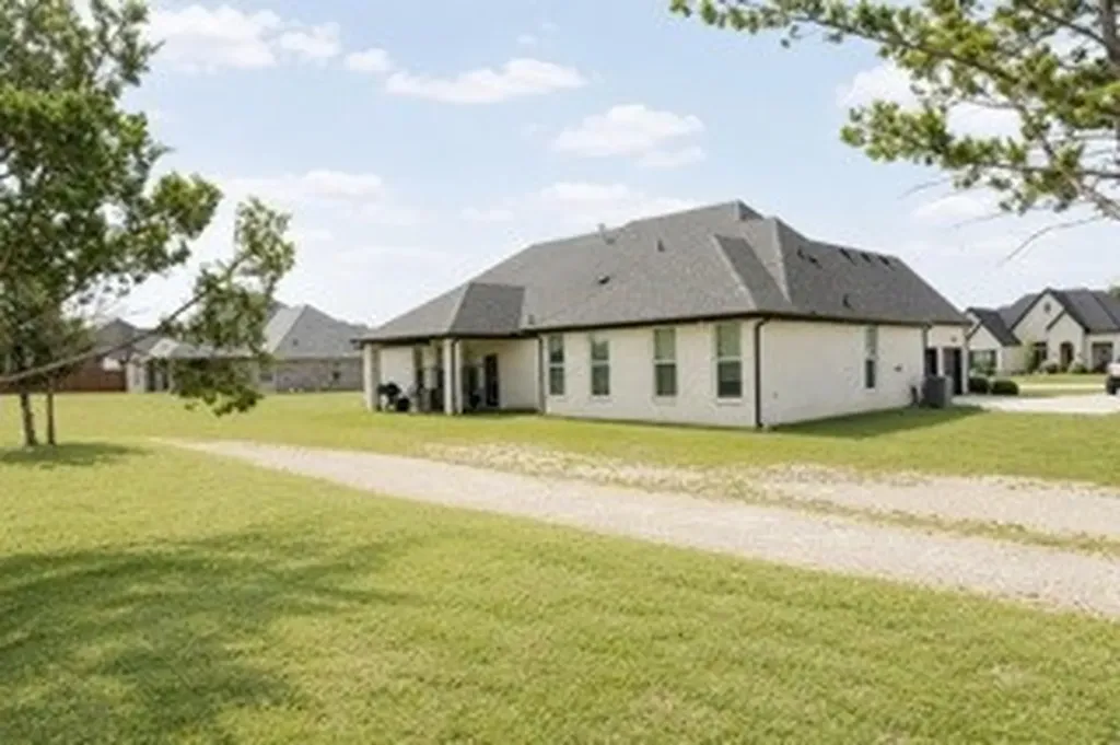 4017 Lagos Drive Midlothian TX 76065