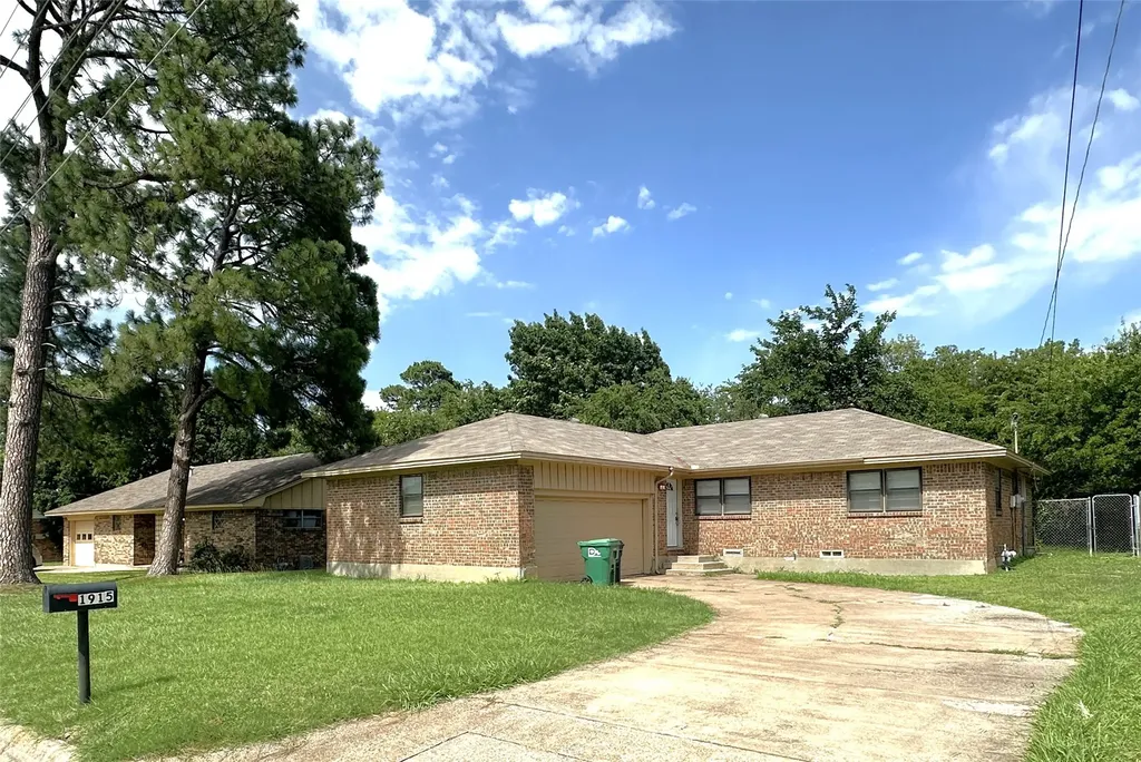 1915 Leslie Street Denton TX 76205