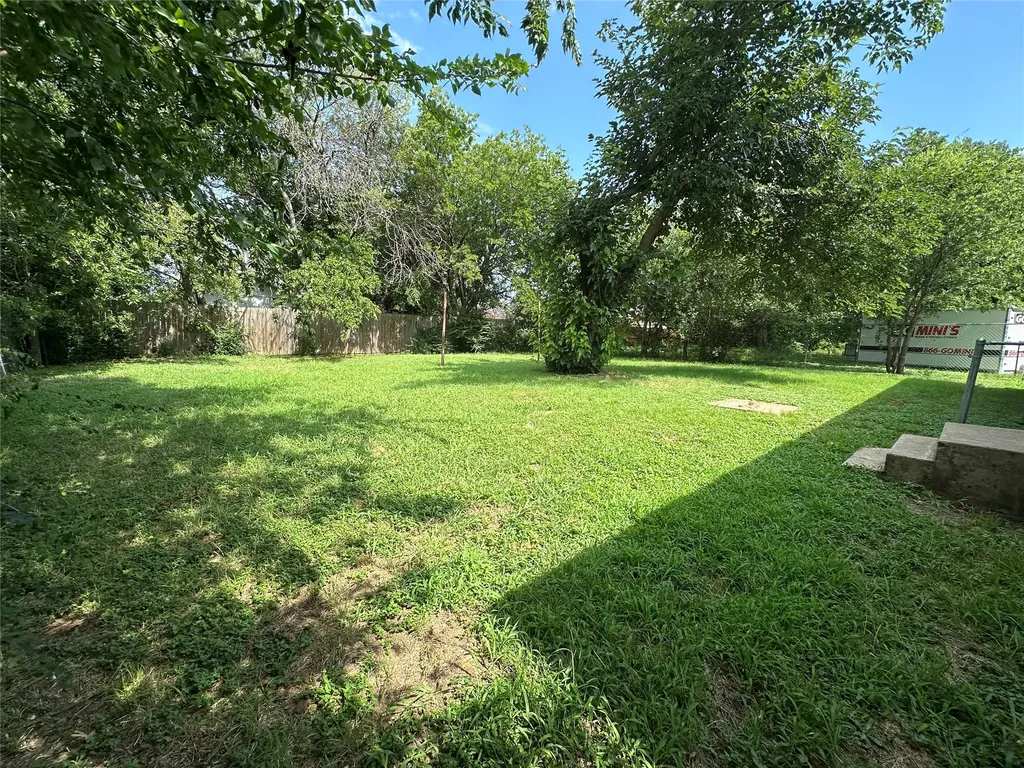 1915 Leslie Street Denton TX 76205
