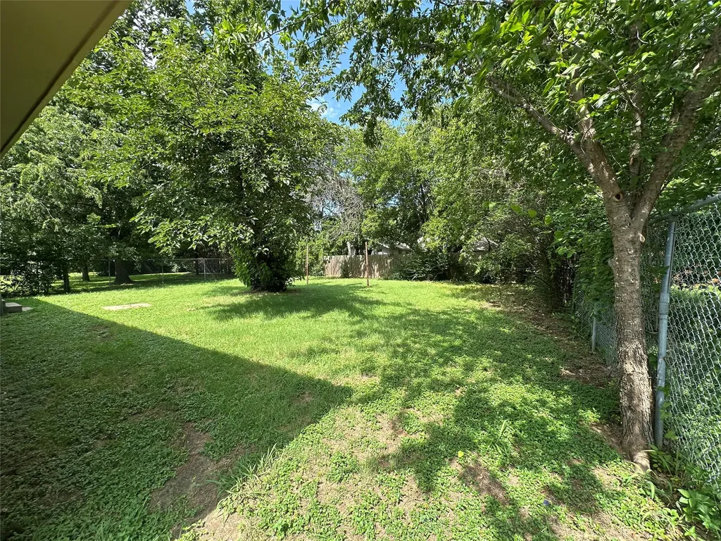 1915 Leslie Street Denton TX 76205
