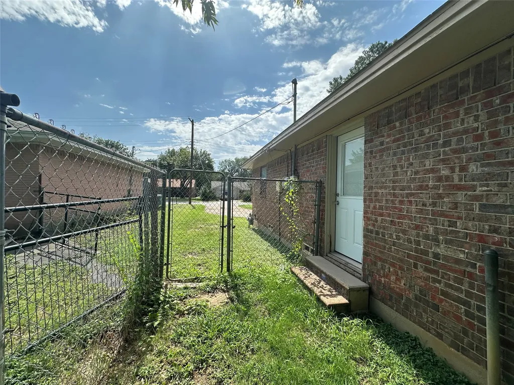 1915 Leslie Street Denton TX 76205
