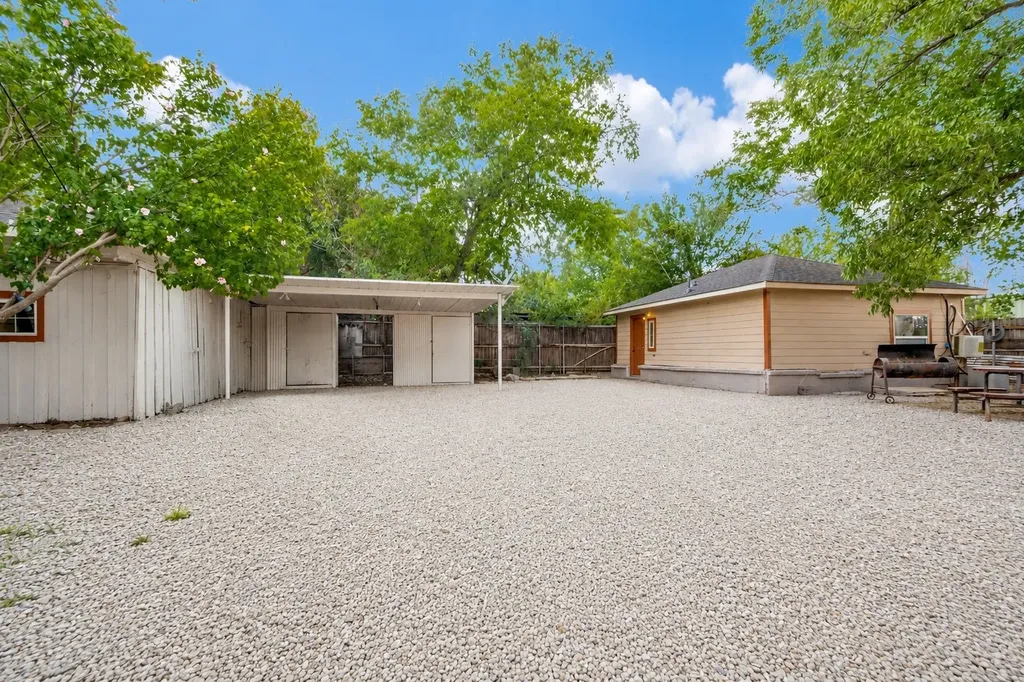 403 N Britain Road Irving TX 75061