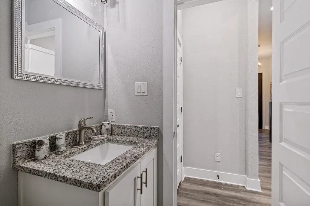 7909 Ivory Lane Dallas TX 75216