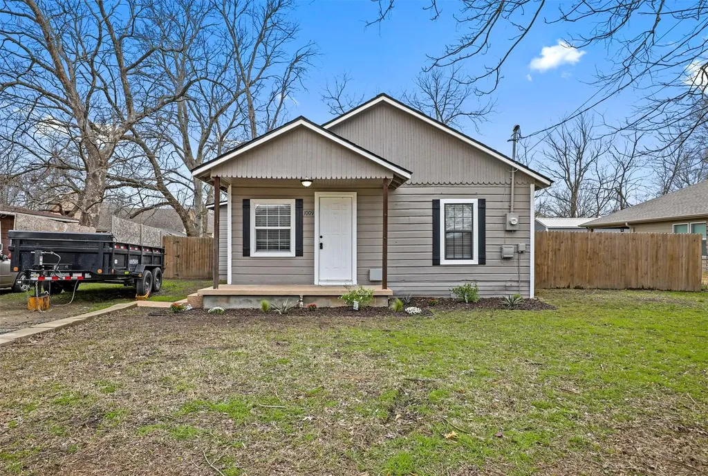 1009 Oak Street Bonham TX 75418