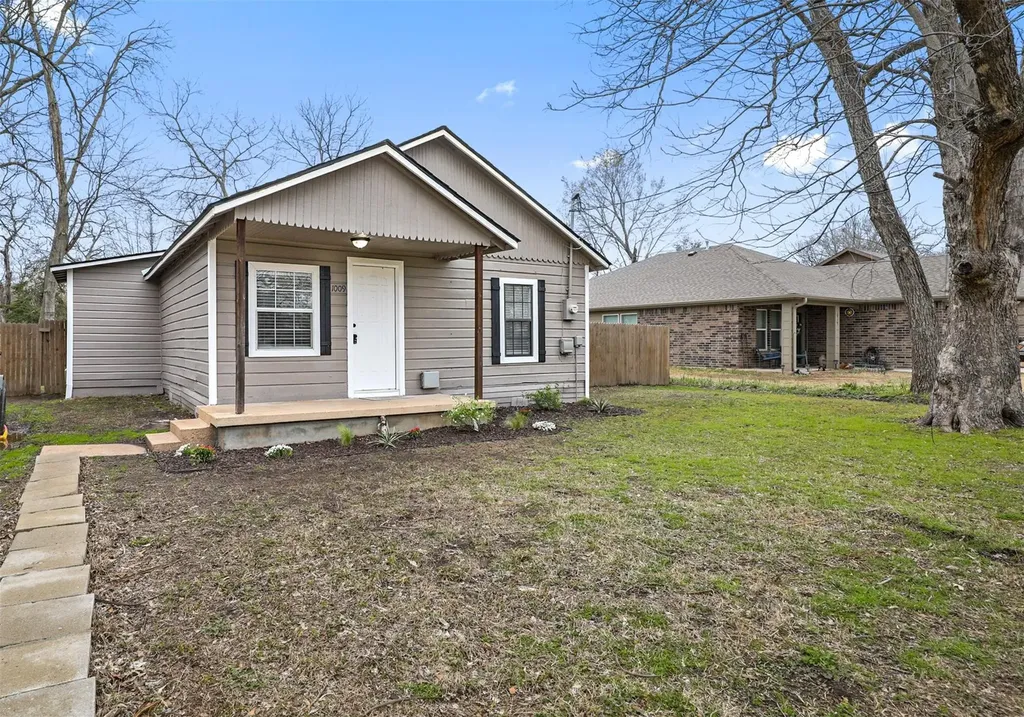 1009 Oak Street Bonham TX 75418