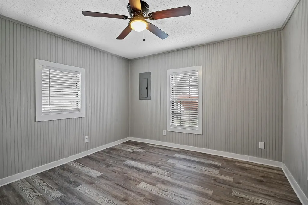 1009 Oak Street Bonham TX 75418
