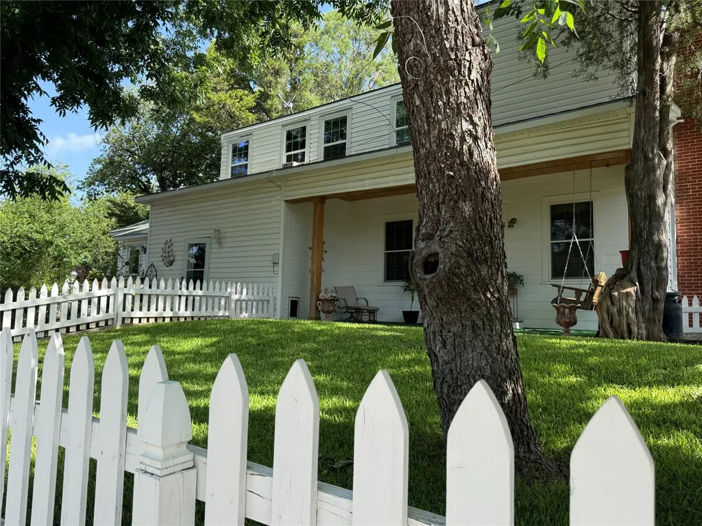700 W Wrights Avenue Comanche TX 76442