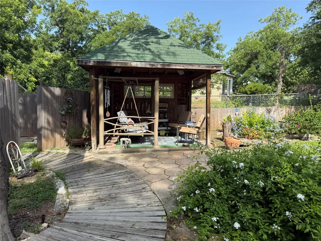700 W Wrights Avenue Comanche TX 76442