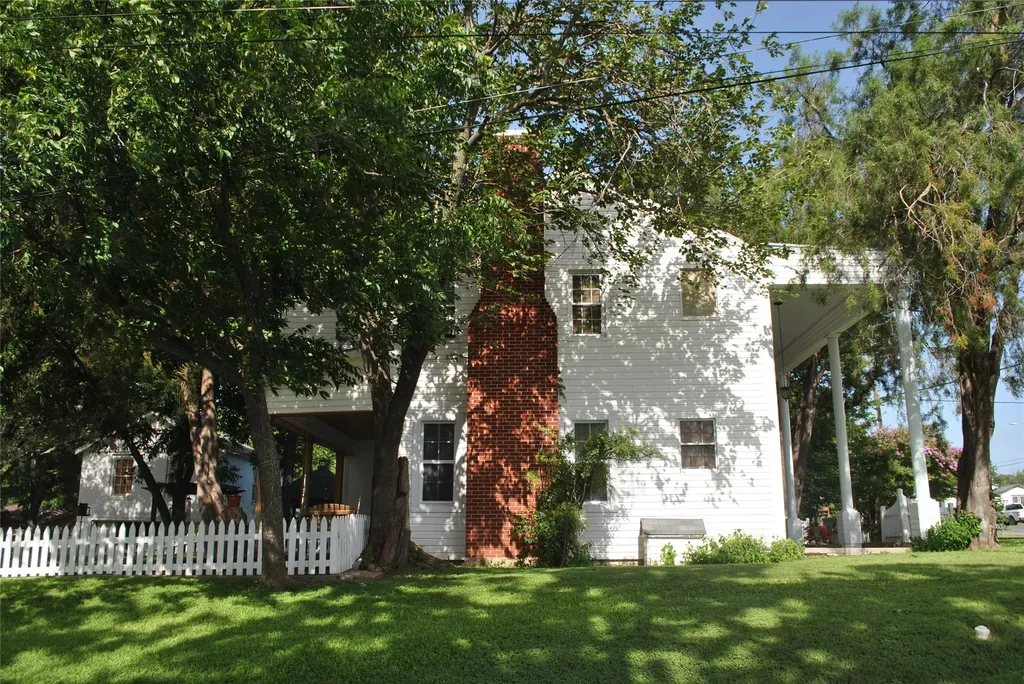 700 W Wrights Avenue Comanche TX 76442