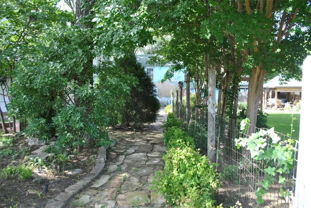 700 W Wrights Avenue Comanche TX 76442
