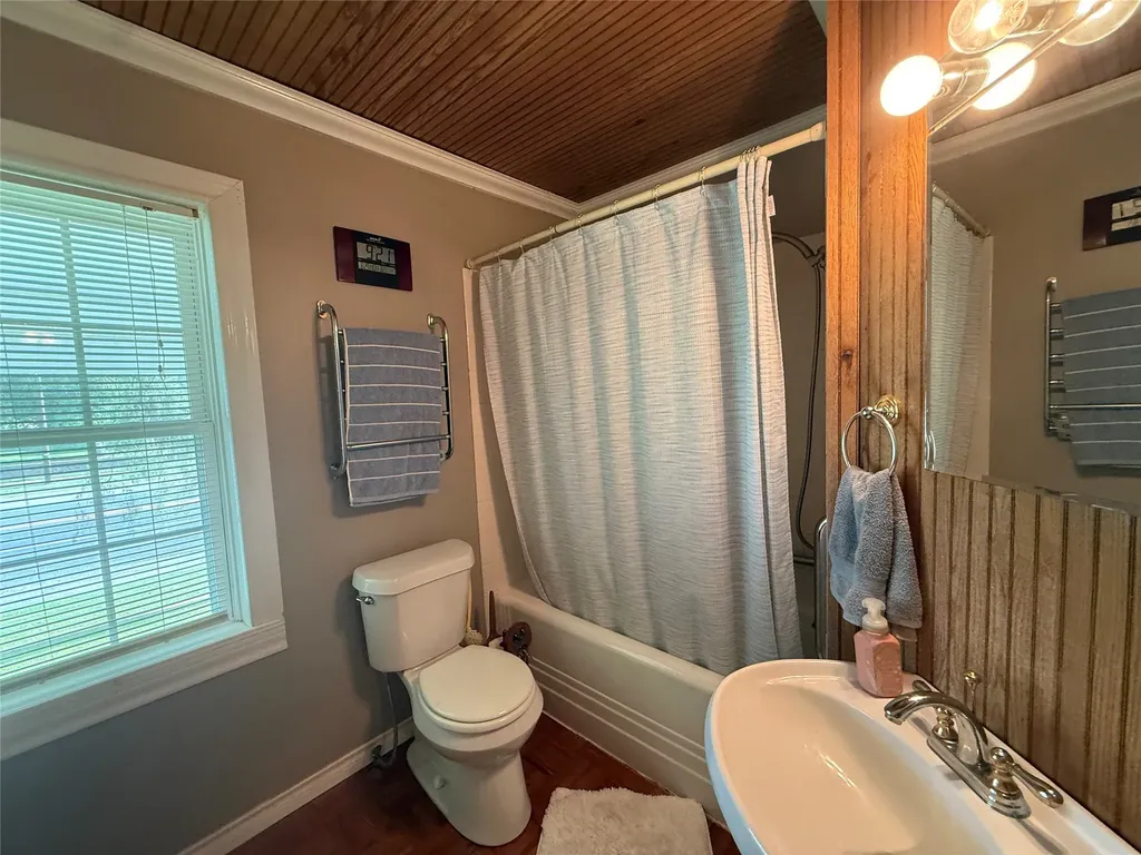 700 W Wrights Avenue Comanche TX 76442