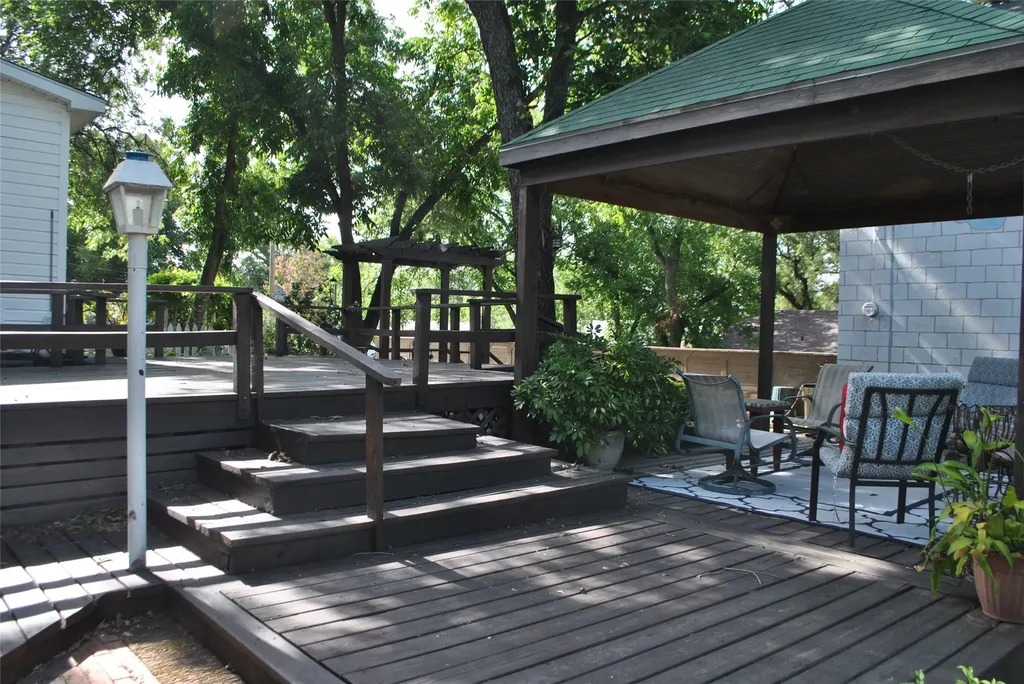 700 W Wrights Avenue Comanche TX 76442