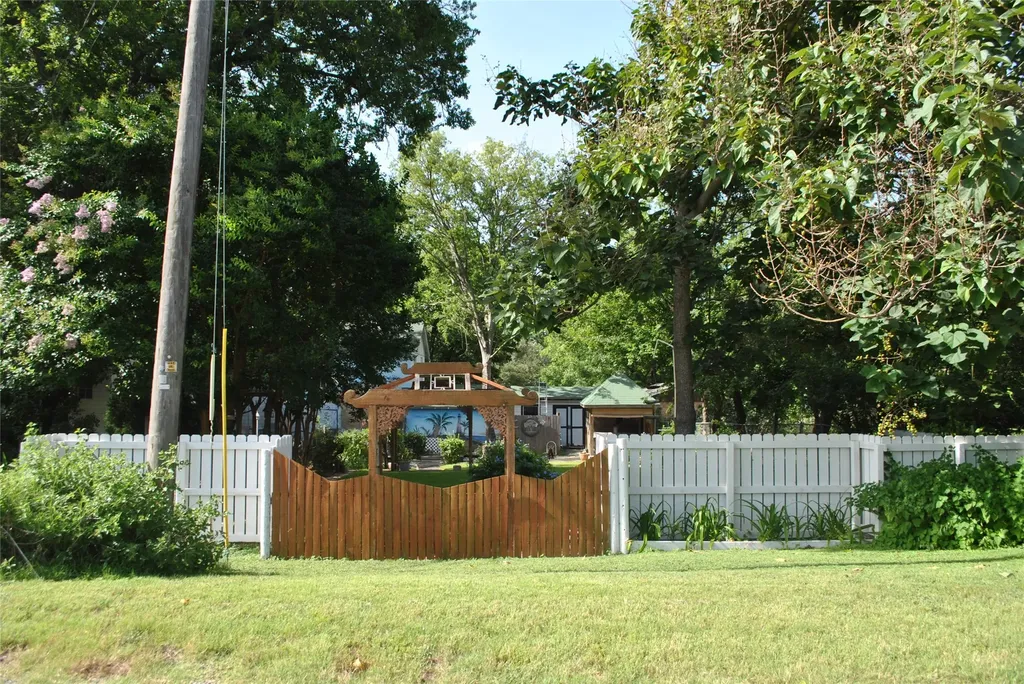 700 W Wrights Avenue Comanche TX 76442