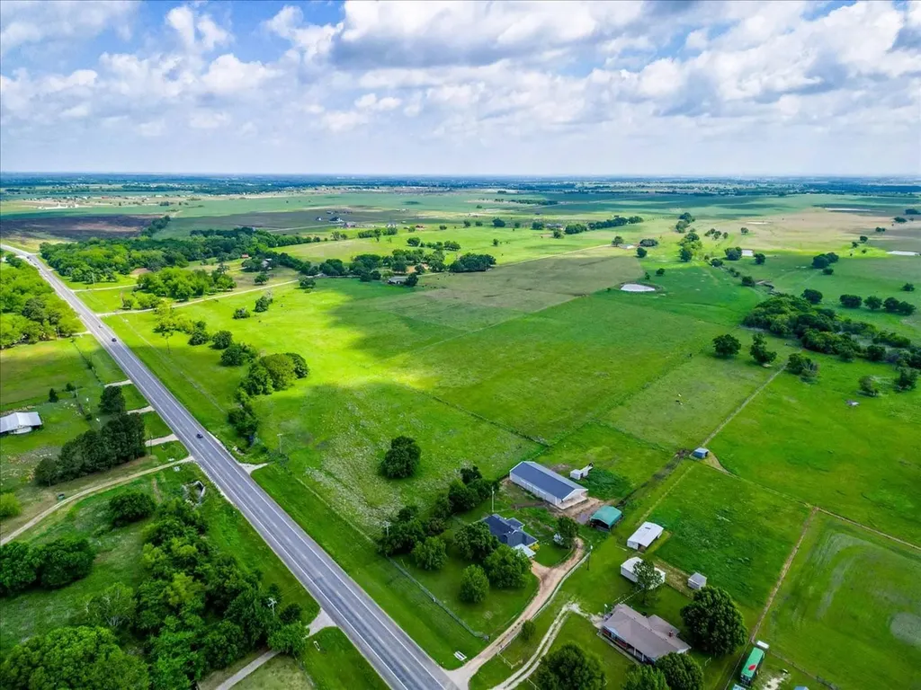 11436 St Highway 171 Covington TX 76636