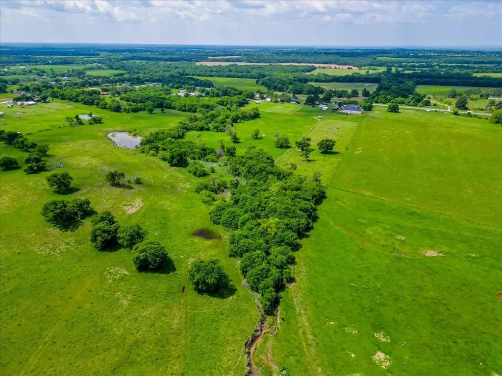 11436 St Highway 171 Covington TX 76636