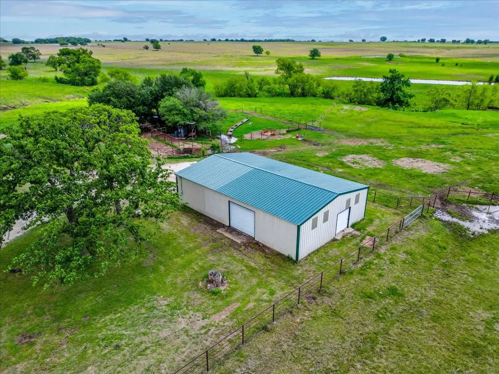 11436 St Highway 171 Covington TX 76636