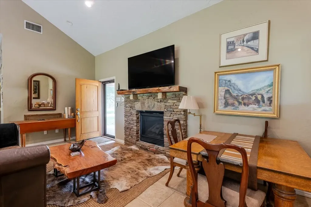 11436 St Highway 171 Covington TX 76636