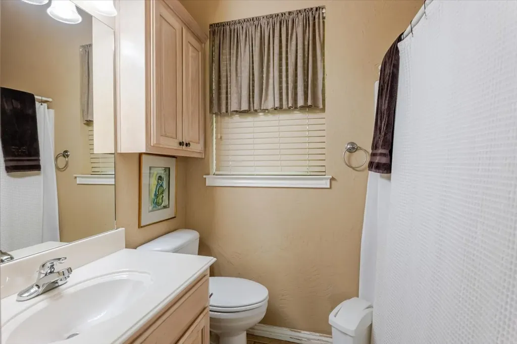11436 St Highway 171 Covington TX 76636
