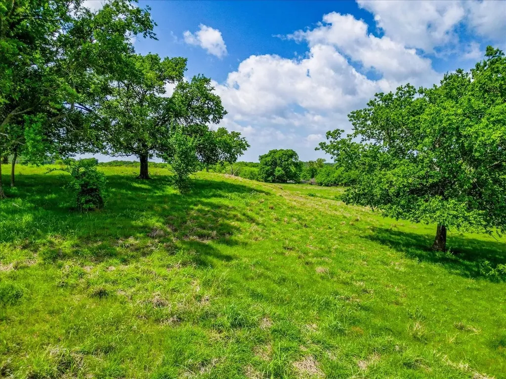 11436 St Highway 171 Covington TX 76636