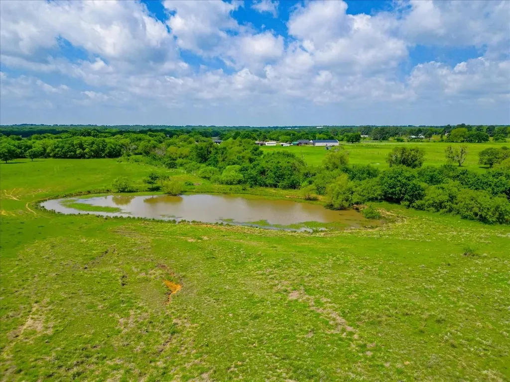 11436 St Highway 171 Covington TX 76636