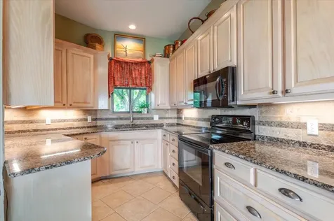 11436 St Highway 171 Covington TX 76636
