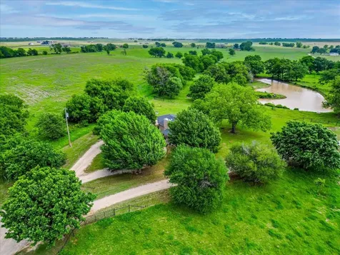 11436 St Highway 171 Covington TX 76636